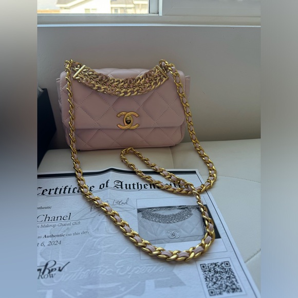 NEW CHANEL make up Crossbody - Picture 12 of 13